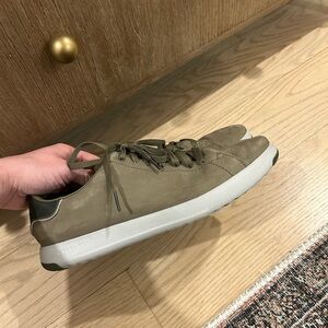 COLE HAAN
GRANDPRO TENNIS SHOE